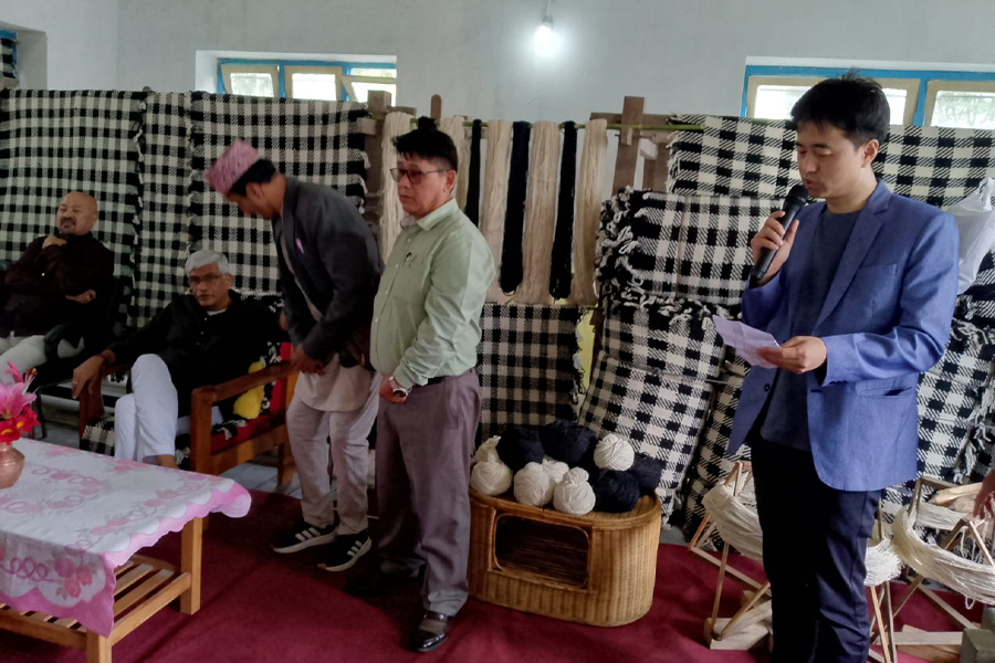 Honourable Union Minister welcomed at Dodak Khadi woollen centre